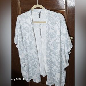 jaclyn intimates Kimono Coverup Sleevless Open Front NWT